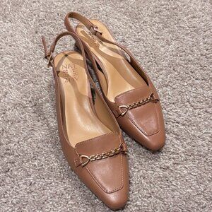 Naturalizer Women's Lindsey Slingback Pointed Toe Low Block Heel Pump 7.5